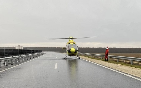 Mentőhelikopter az M85-ösön