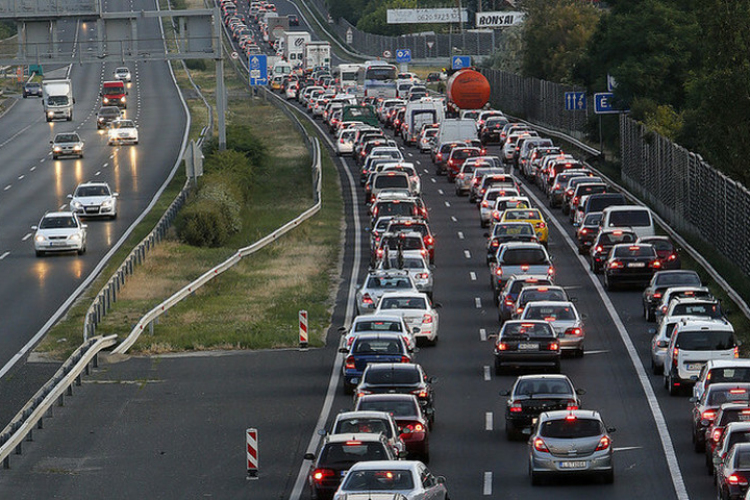 Hatsávossá bővül az M1-es autópálya Győrig