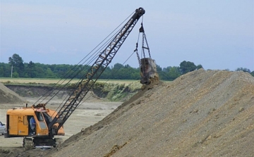 Kavicsbányát létesítenek a leendő csornai elkerülő út mellett