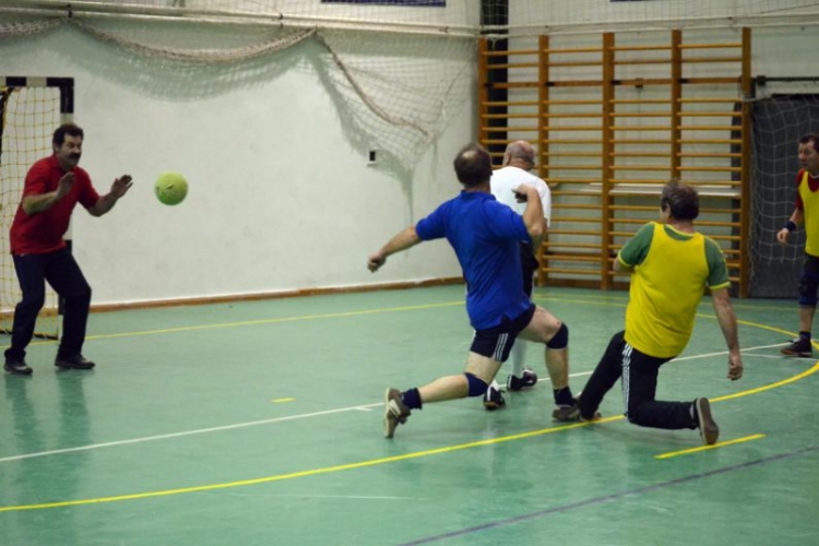 Parketten a szanyi öreg-öregfiúk