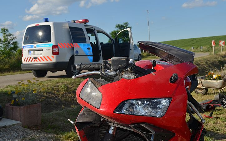 Rendőrségi felhívás a motoros balesetek megelőzésére