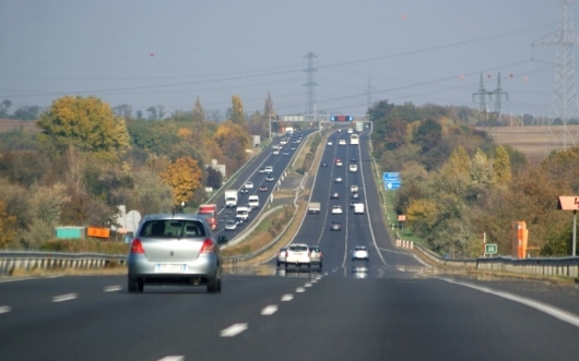 Útdíj - Megyei e-matricát vesznek az autósok havi helyett