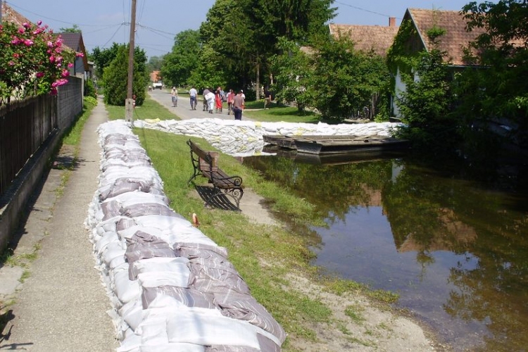 Mecséren dolgoztunk ma a gáton