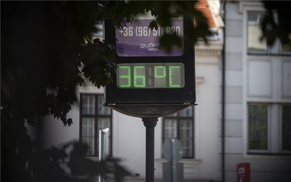 Meteorológia: jövő péntekig újabb hőhullámra kell számítani, a hétvégén markáns hidegfront érkezhet