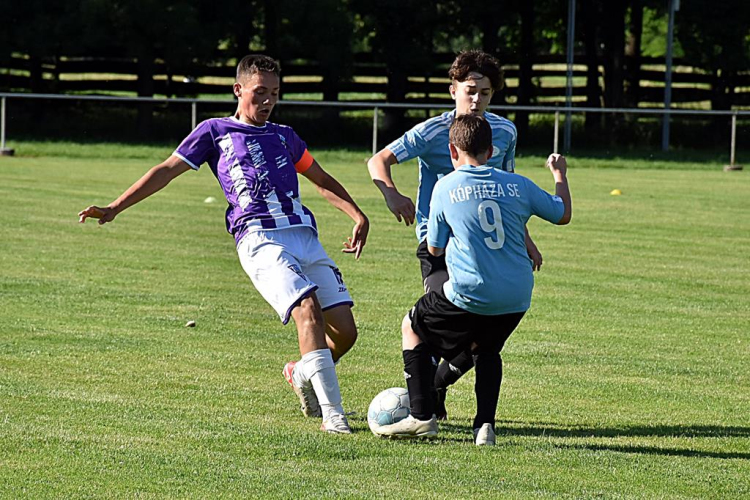 u 14-es bajnoki labdarúgó mérkőzés Szanyban.