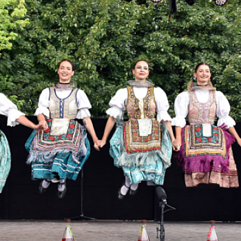 A Magyar Nemzeti Táncegyüttes Szanyban.