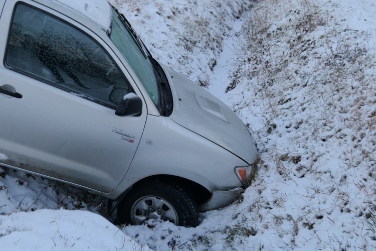 Megjött a tél, vigyázzunk gyalogosan és autóval is! 