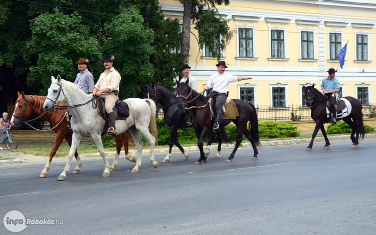 Lóháton utazó néptánc varázs