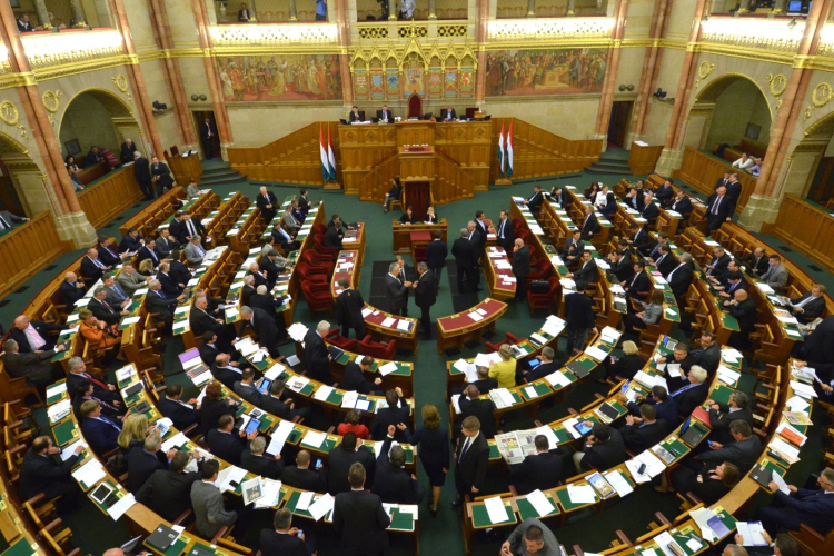 Kétnapos üléssel kezdődik a parlament őszi ülésszaka