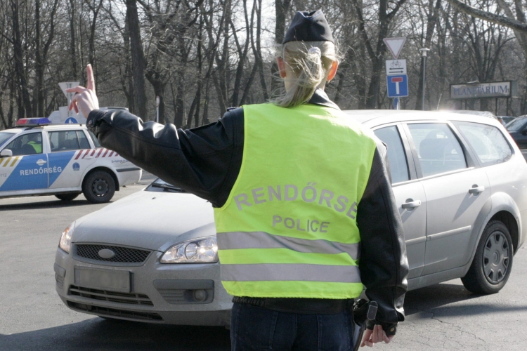 Szigorított ellenőrzés a határokon a fővárosi robbantás miatt