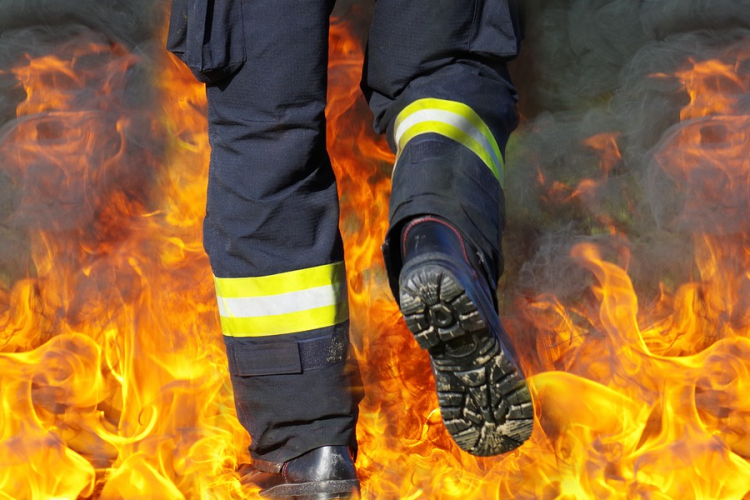 Meghalt egy ember a győri lakástűzben