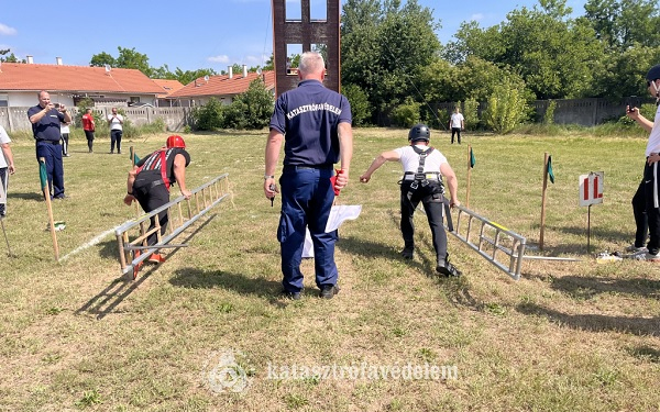 Hivatásos tűzoltók megyei versenye