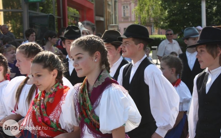 Pótbeiratkozás a kapuvári néptánciskolába