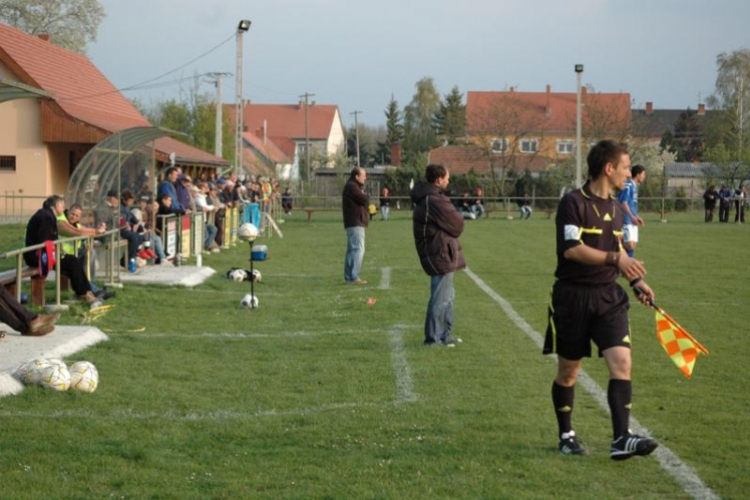 Szany-Petőháza  0:4 (0:2) megyei I. o. bajnoki labdarúgó mérkőzés