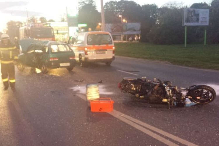 Autó és motoros ütközött Kapuváron, két sérült