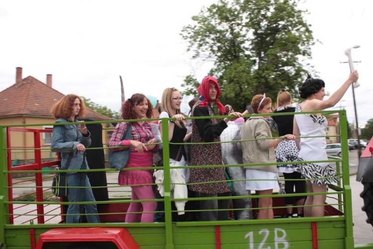 Csukás ballagók traktoros felvonulása Csornán