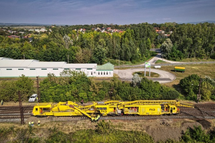 Három hétre teljesen megszűnik a vonatközlekedés a Győr-Budapest vonal felújítás alatt álló szakaszán